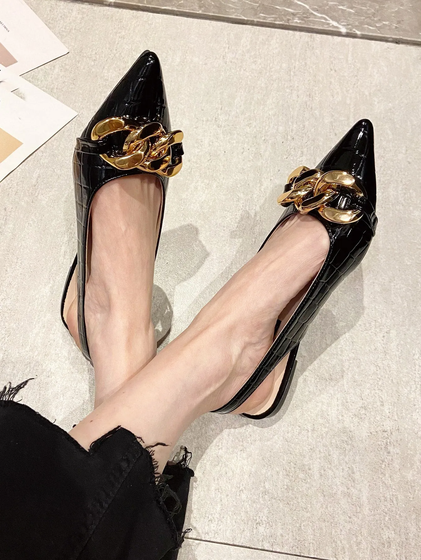 Crocodile Embossed Chain Decor Point Toe Slingback Flats, Green Fashionable Metal Chain Crocodile Pattern Open Back Heels