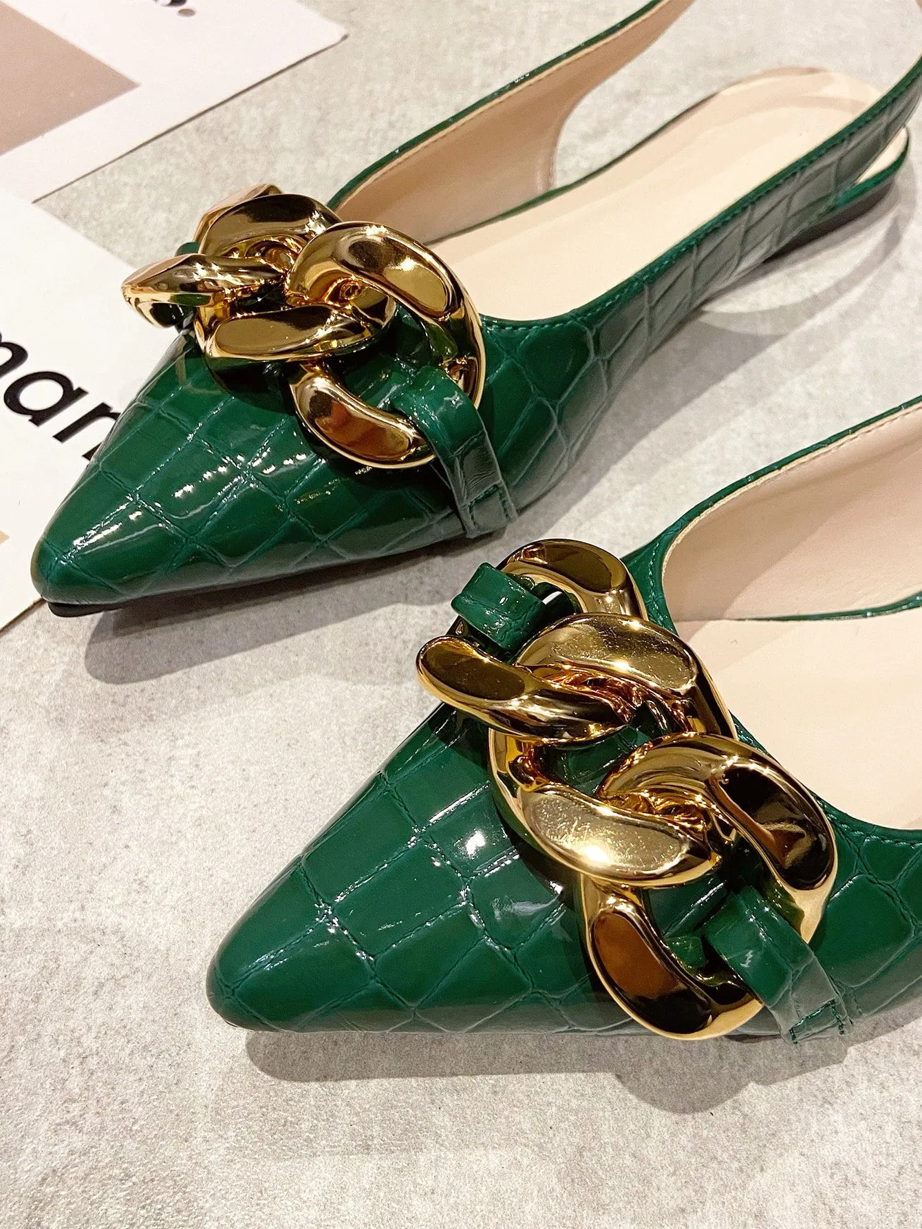 Crocodile Embossed Chain Decor Point Toe Slingback Flats, Green Fashionable Metal Chain Crocodile Pattern Open Back Heels
