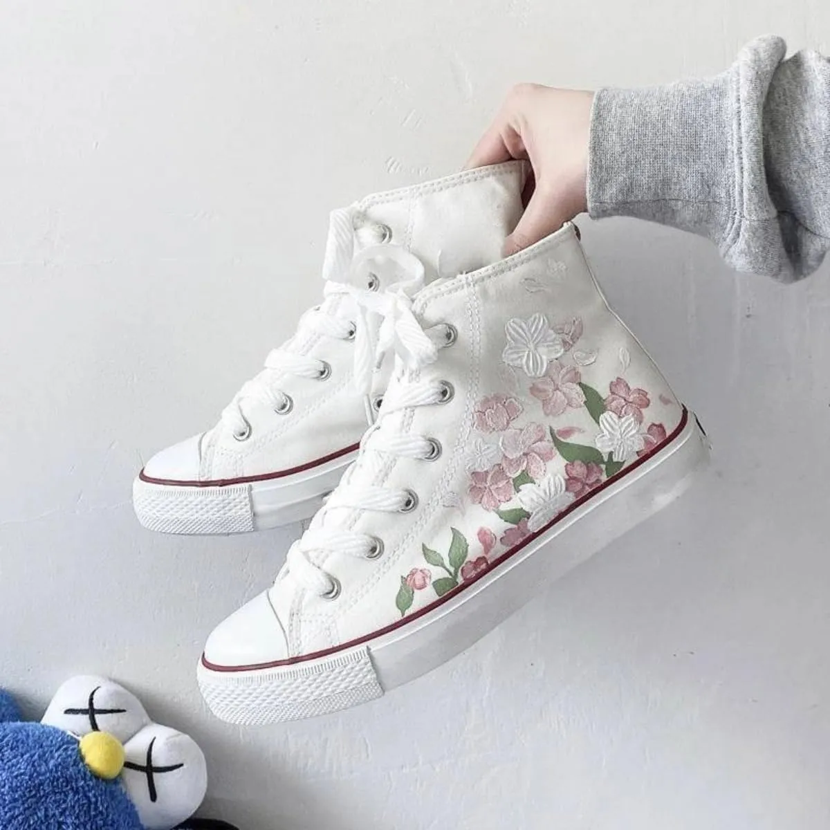 Hand-Painted Sakura Canvas Shoes Women’s High-Top Sneakers Collab – Vintage Floral Art Style, Lightweight & Non-Slip Casual Graffiti Shoes for Girls Students